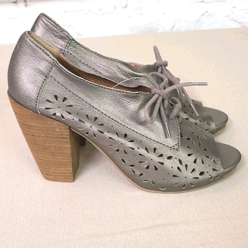 LUCKY BRAND Leather Thick Heels SZ 8.5 WOMENS Grey  Y 2K